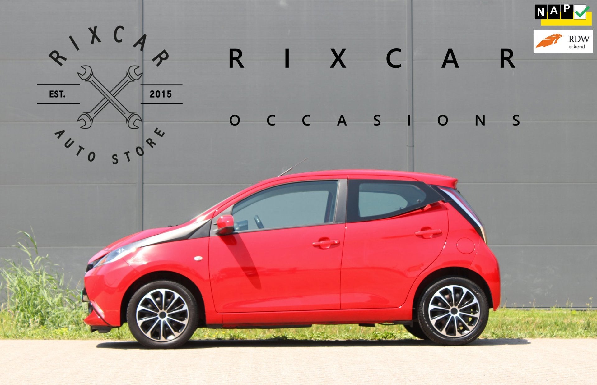 Toyota Aygo 1.0 VVT-i x-play Bluetooth AllSeason, Voorwielaandrijving, Euro 5, Stof, Zwart