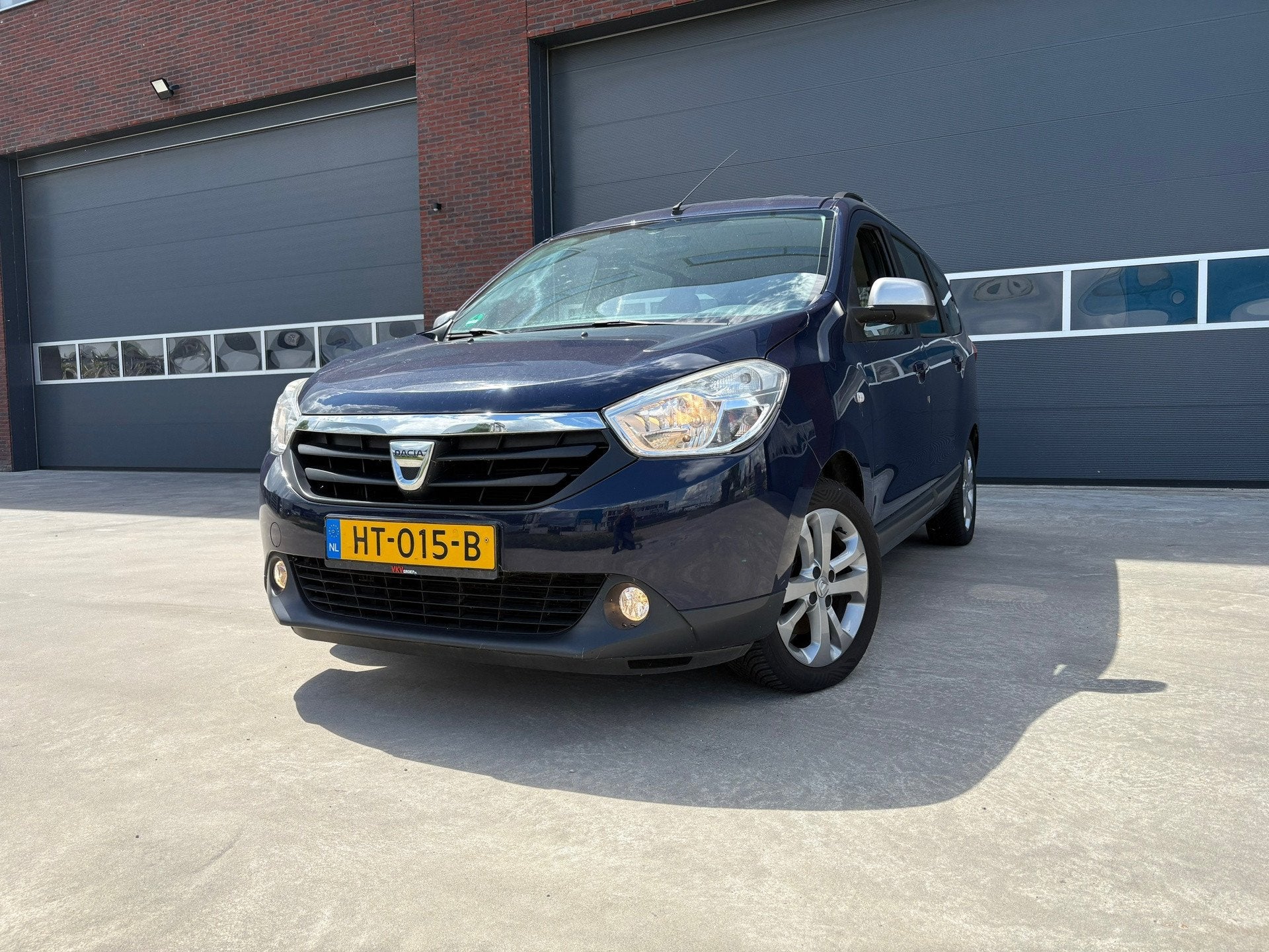 Dacia Lodgy 1.2 TCe 10th Anniversary 7p.MIST 1 CILINDER!, Auto's, Voorwielaandrijving, Stof, Gebruikt, 4 cilinders