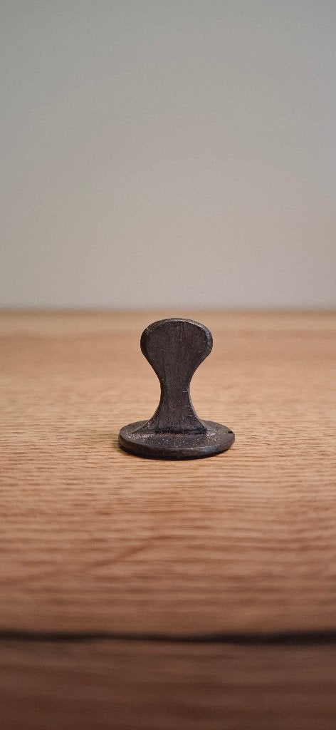 Antiek zegelstempel gotisch monogram 2,5 cm, 11 g, Antiek en Kunst, Ophalen of Verzenden