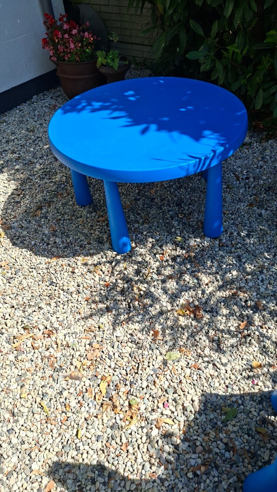Blauwe kindertafel van Ikea met twee stoeltjes, Kinderen en Baby's, Kinderkamer | Tafels en Stoelen, Ophalen, Gebruikt, Tafel(s) en Stoel(en)