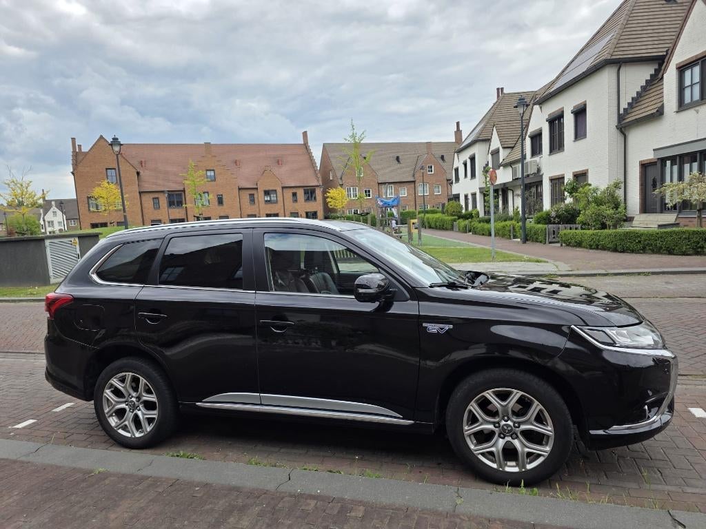 Mitsubishi Outlander PHEV Instyle+ 360 Camera, 1998 cc, Outlander, Zwart, 4 cilinders