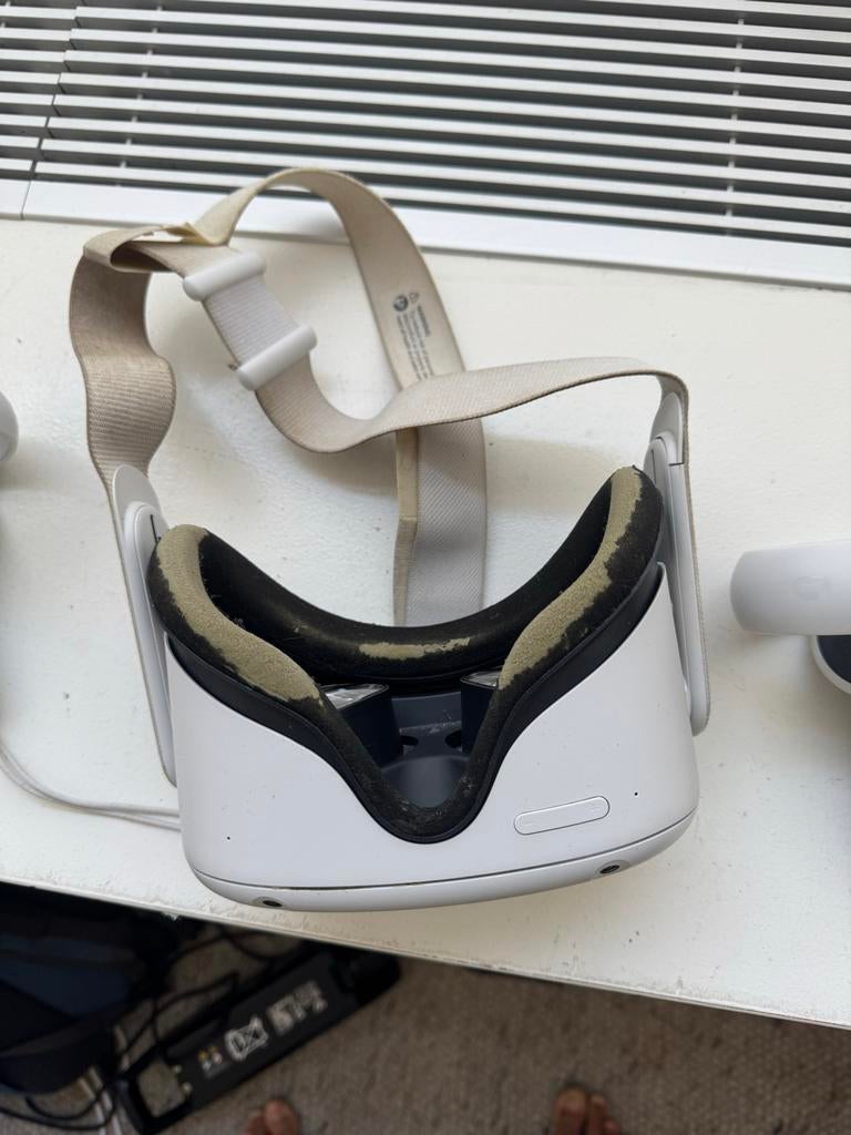 Oculus Quest 2 VR-bril met controllers, Spelcomputers en Games, Virtual Reality, Gebruikt, Overige platformen, VR-bril, Ophalen