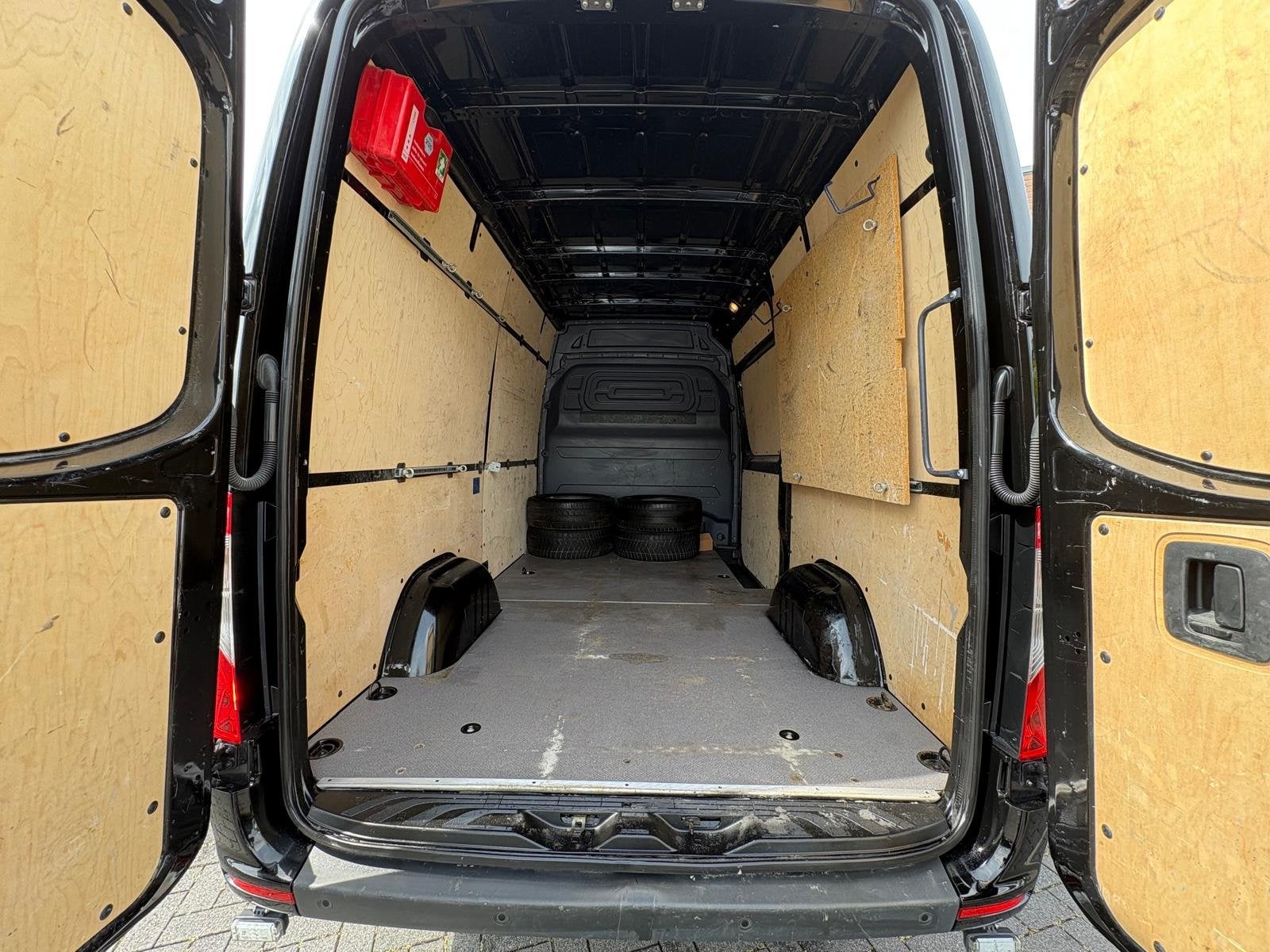 Mercedes-Benz Sprinter 315CDI 150PK L2H2 9G-Tronic / Carplay, Auto's, Stof, 4 cilinders, Zwart, Bedrijf