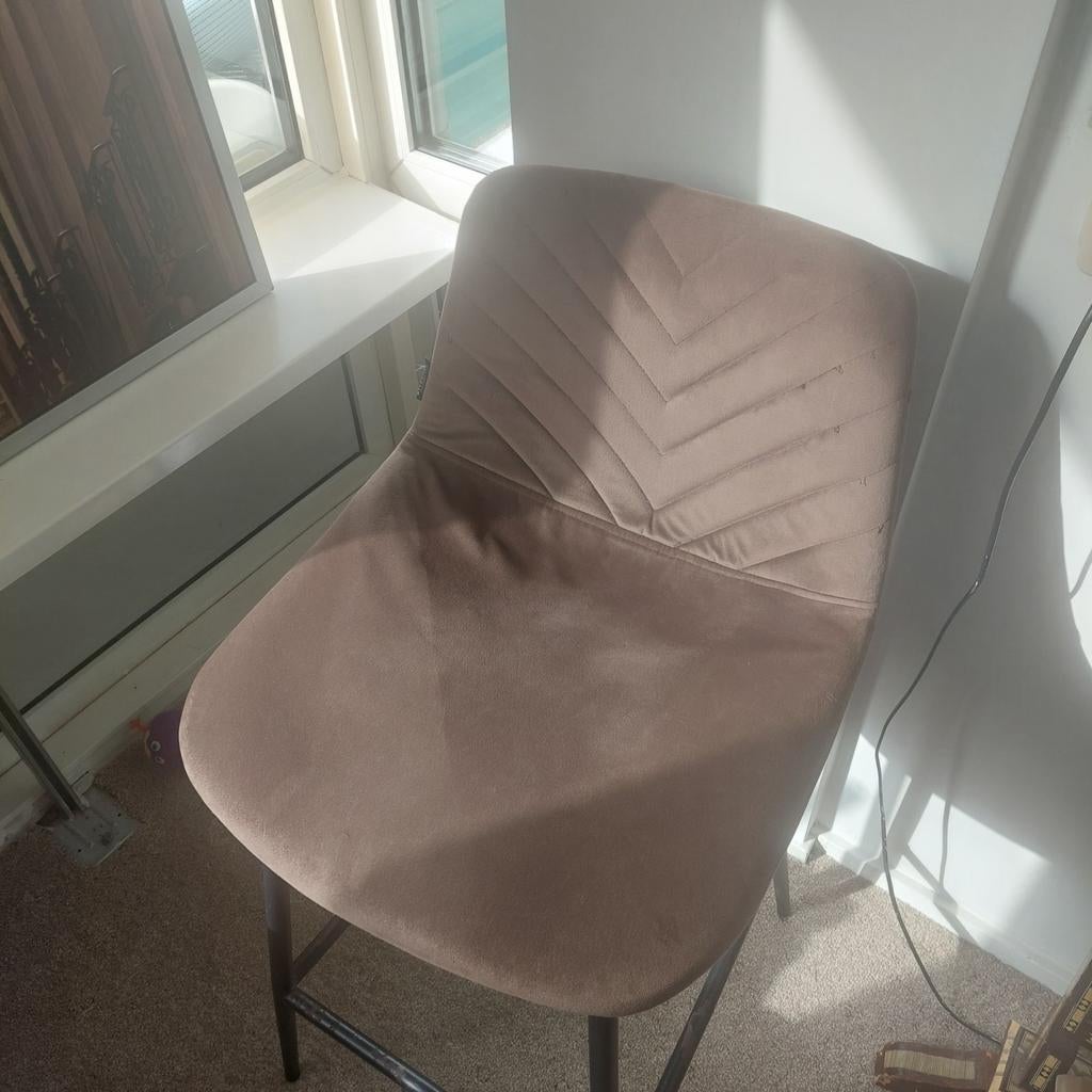 2 taupe (velours) barkrukken, 2 krukken, Ophalen, Gebruikt, 90 cm of meer