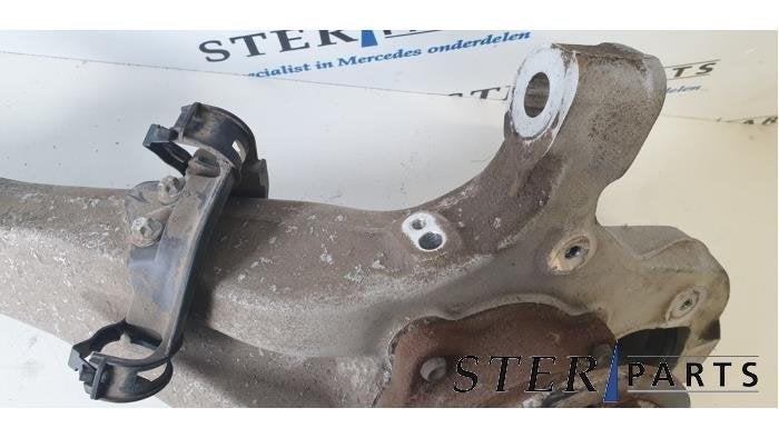 Fusee rechts-voor van een Mercedes ML-Klasse, Gebruikt, -, Ophalen of Verzenden, -