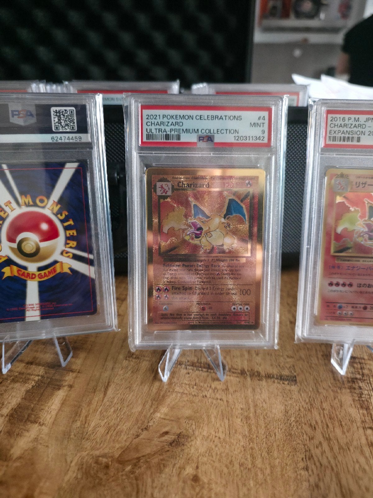 Charizard Celebrations Ultra Premium Collection Metal PSA 9, Hobby en Vrije tijd, Verzamelkaartspellen | Pokémon, Ophalen of Verzenden