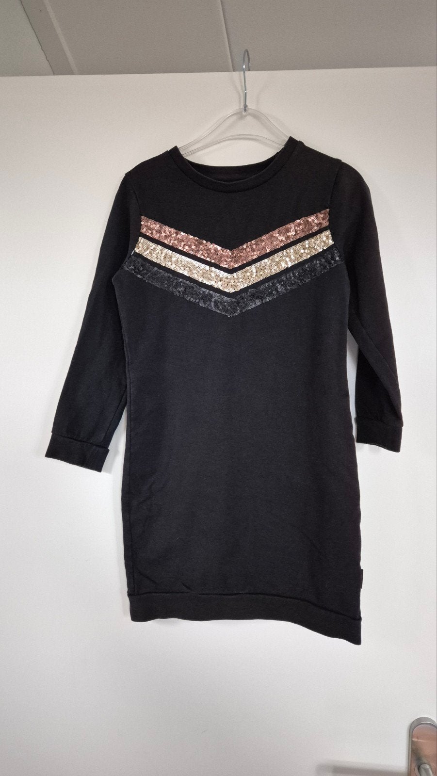 Leuk zwart jurkje met pailletten, maat 122/128, Meisje, Terstal, Ophalen of Verzenden, Zo goed als nieuw