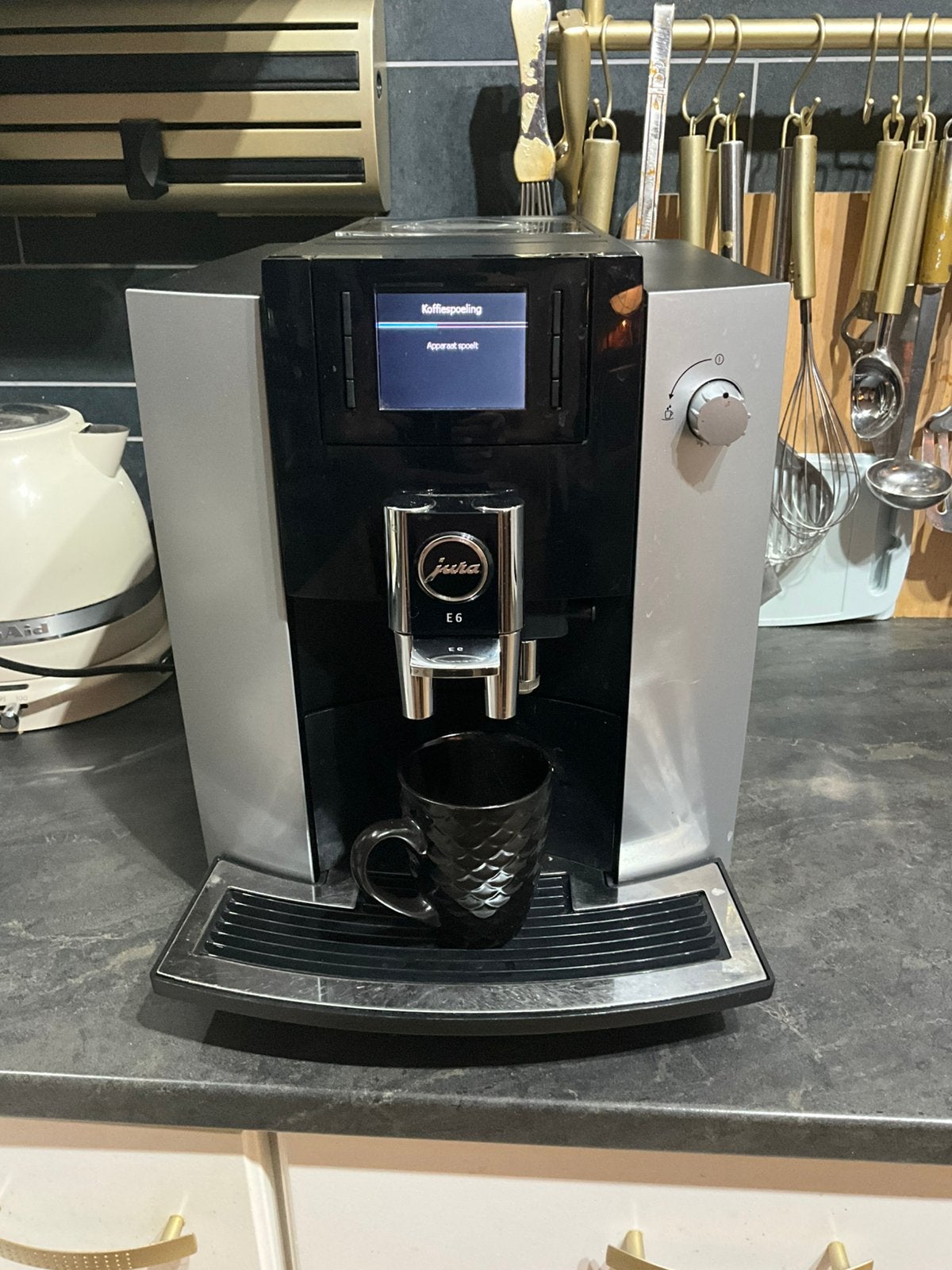 Jura Koffiemachine e 6, Witgoed en Apparatuur, Afneembaar waterreservoir, Gebruikt, 10 kopjes of meer, Koffiemachine
