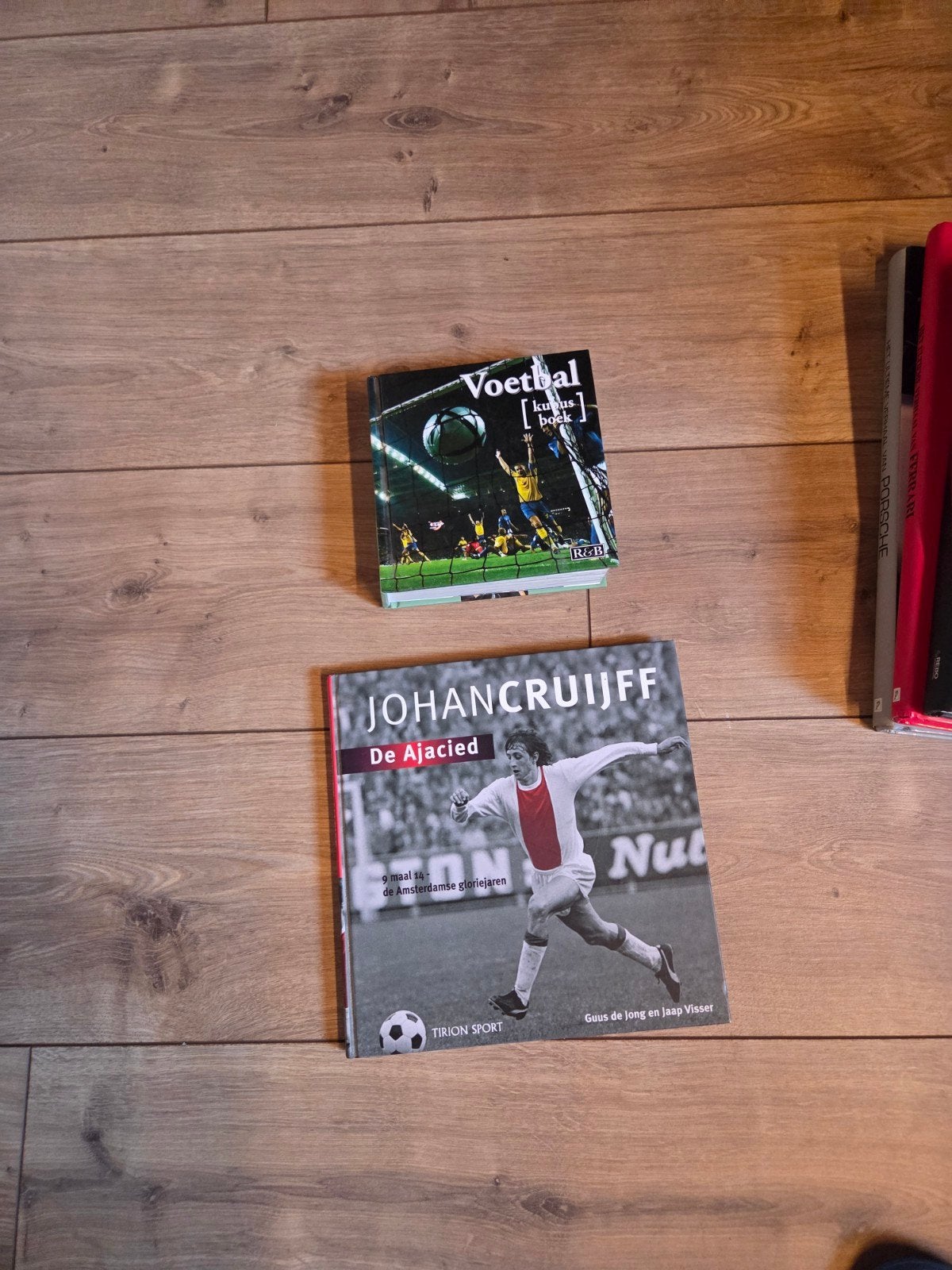 Voetbalboeken: Johan Cruijff De Ajacied & Voetbal Kubusboek, Ophalen of Verzenden, Zo goed als nieuw, Guus de Jong en Jaap Visser (voor Johan Cruijff boek)