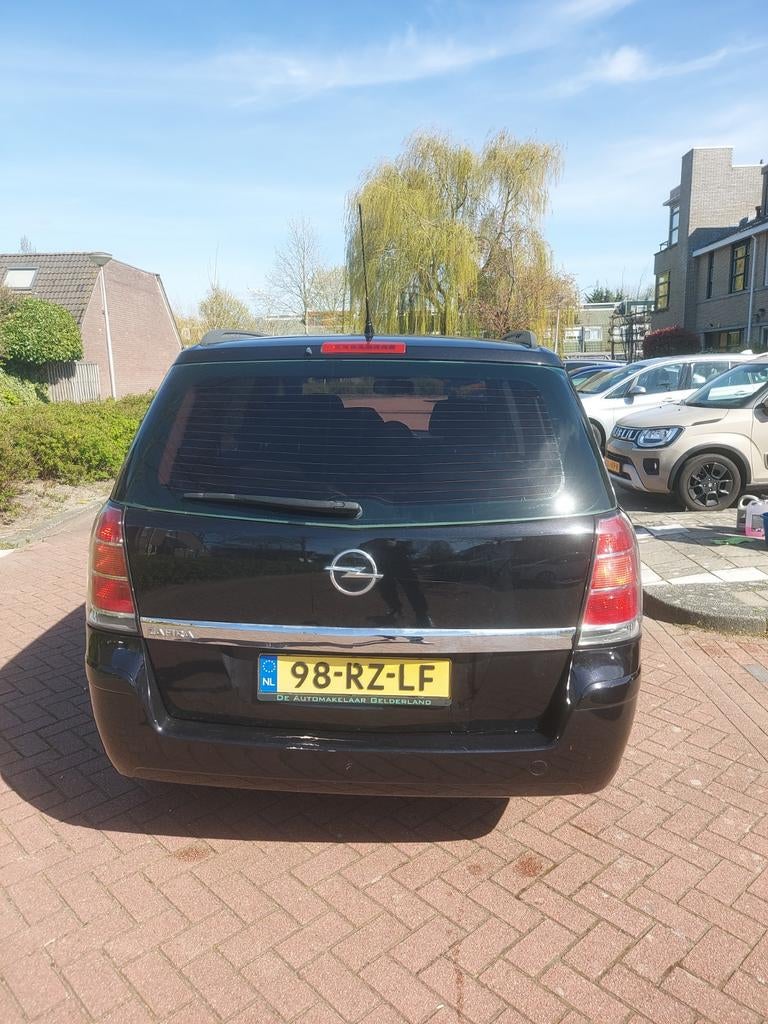 Opel Zafira 1.6 2005 Zwart  km, Auto's, Opel, Voorwielaandrijving, 4 cilinders, 7 stoelen, Zwart