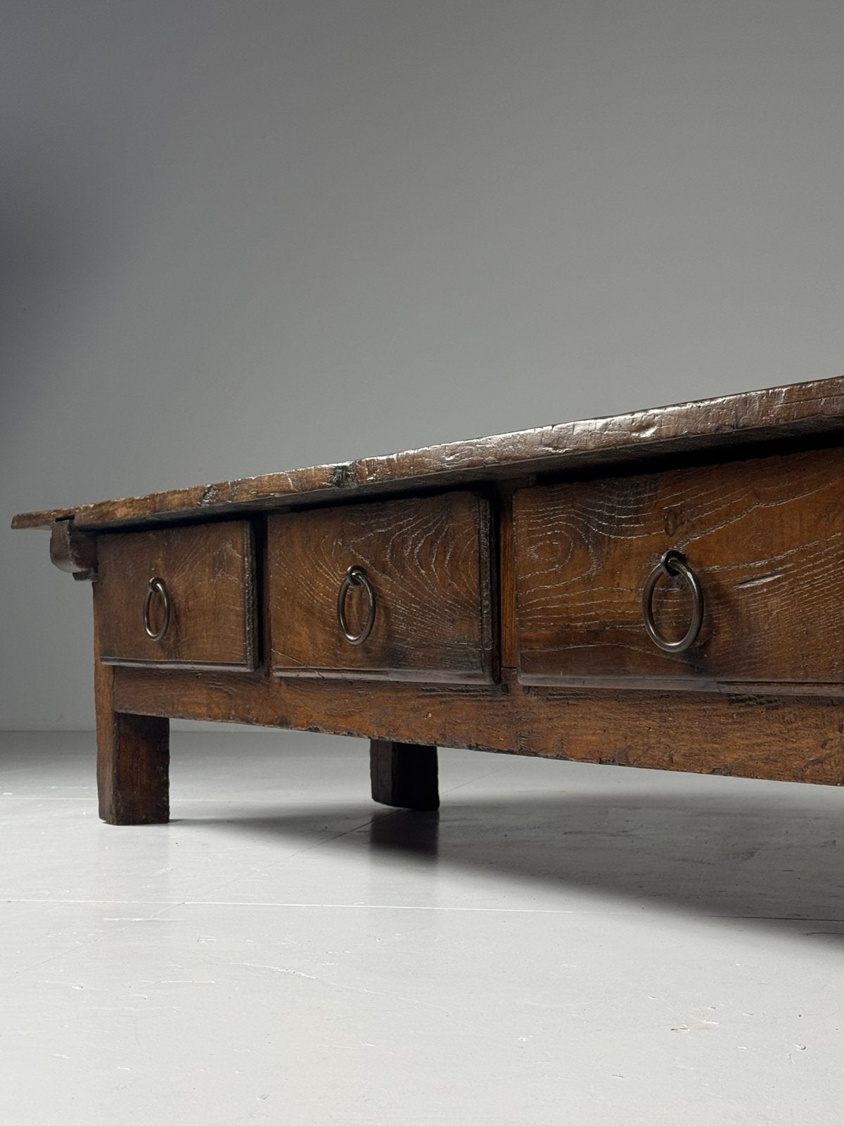 Spaanse salontafel 18e eeuw
