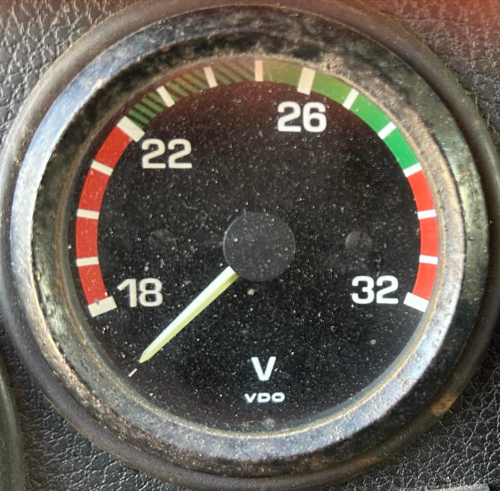 VDO Voltmeter voor mercedes g of boot - 18V tot 32V, Ophalen, Gebruikt, Universele onderdelen