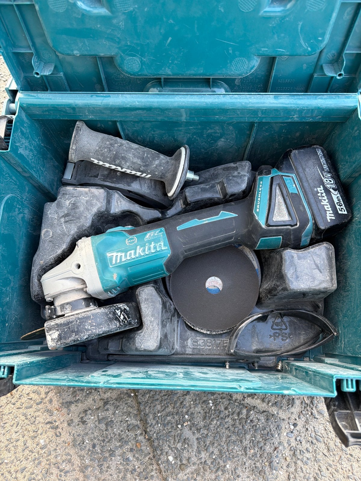 Makita Accu Haakse Slijper DGA504 met Accu en Koffer, Ophalen, Gebruikt, 1000 watt of meer, Haakse handslijpmachine