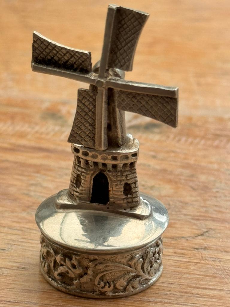 Molen zilver miniatuur met draaiende wieken, Ophalen of Verzenden, Zilver