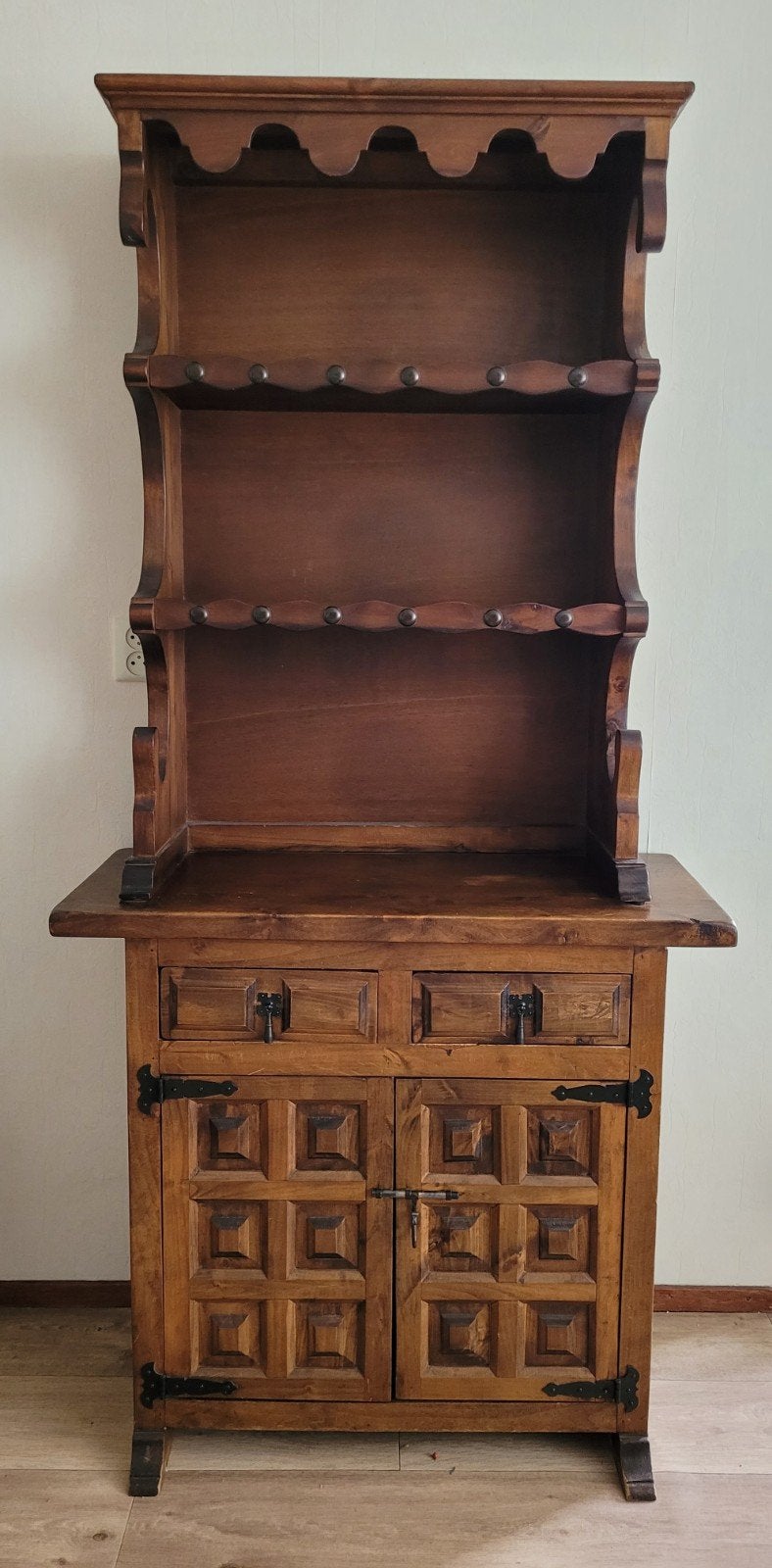 Gratis  rustieke houten buffetkast/wijnkast met veel details, Ophalen, Gebruikt, Met deur(en), 50 tot 100 cm