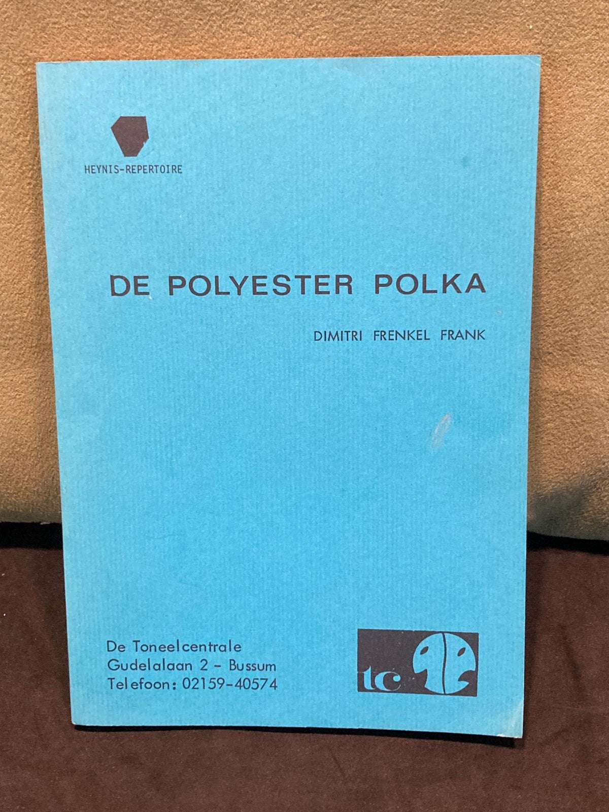 Vintage boekje: komedie De Polyester Polka (100525), Ophalen of Verzenden, Gelezen