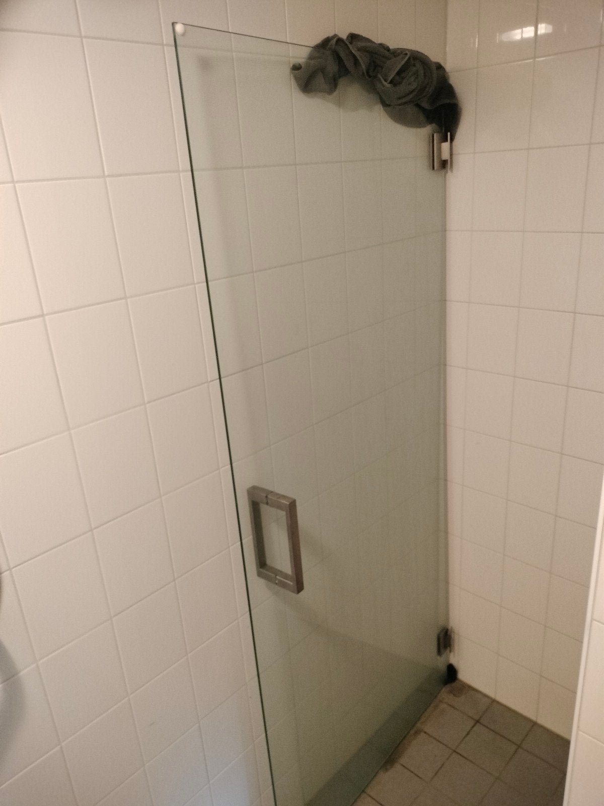 Glazen douchedeur met handvat en scharnieren, Doe-het-zelf en Verbouw, Sanitair, Ophalen, Gebruikt, Glas, Douche