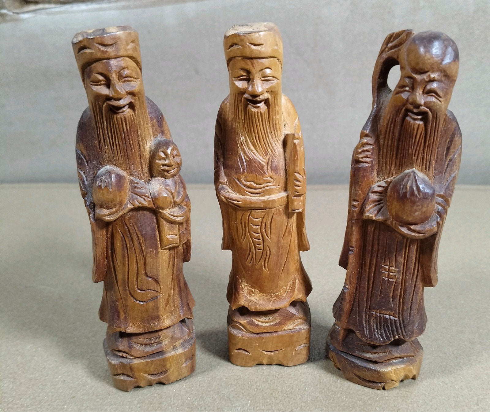 HOK LOK SEW of FU LU SHOU 3 handgesneden houten beelden, Minder dan 20 cm, Verzenden, Handgemaakt, Beeld