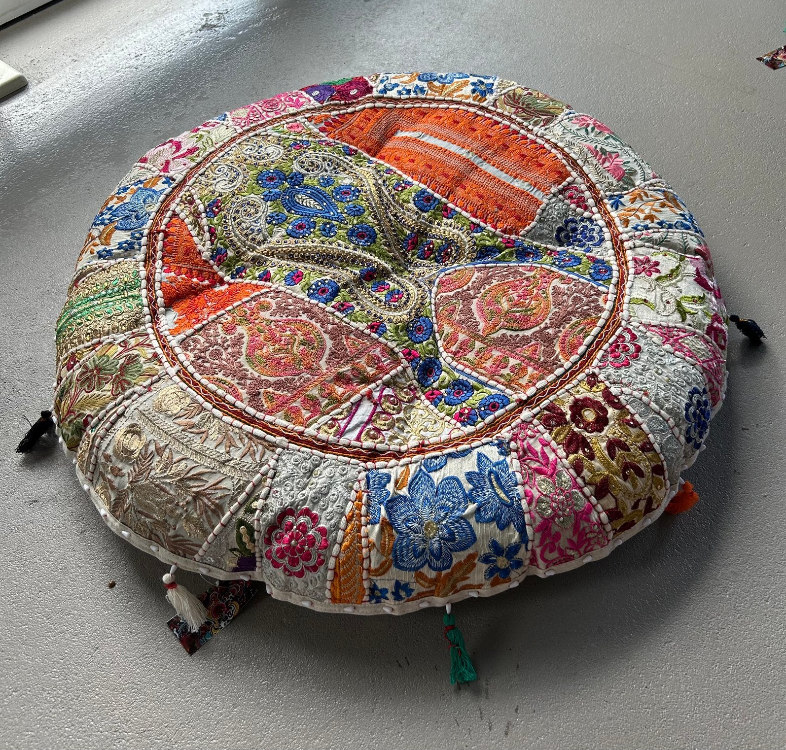 Mooi Ibiza kussen uit India Handgemaakt Boho stijl NIEUW, Huis en Inrichting, Woonaccessoires | Kussens, Ophalen, Nieuw, Rond