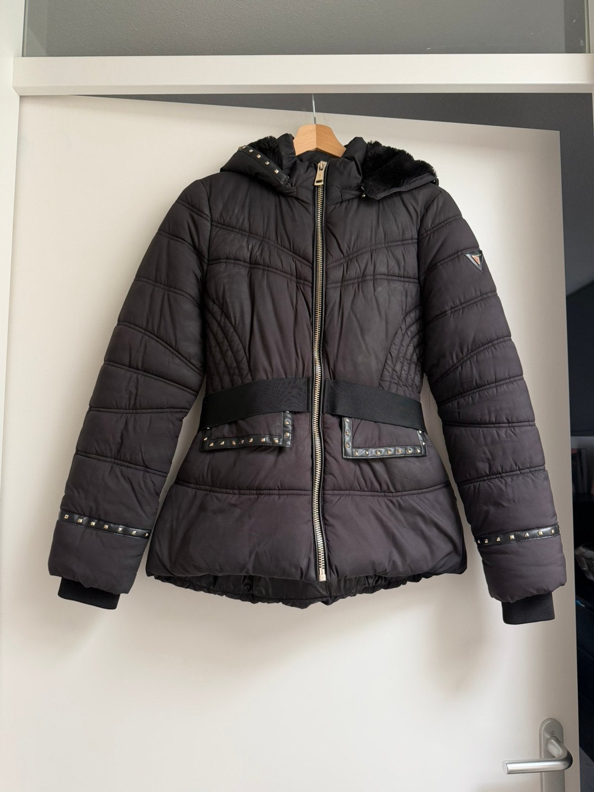 Guess gewatteerde korte jas, Kleding | Dames, Ophalen, Zo goed als nieuw, Zwart