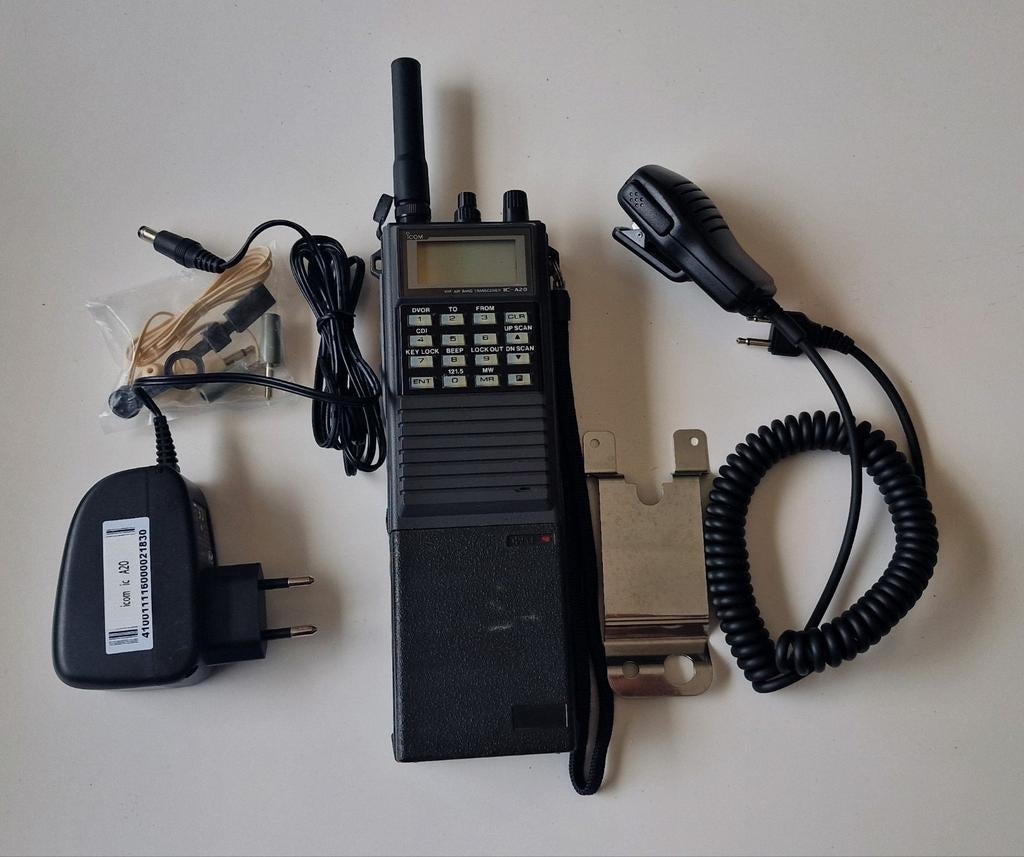Icom IC-A20 MK2 VHF Air Band Transceiver, Gebruikt, 15 km of meer, Ophalen of Verzenden, Portofoon of Walkie-talkie