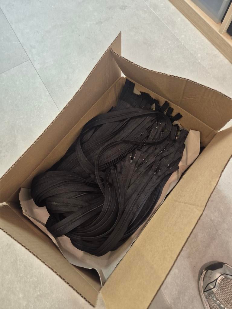 160 zwarte YKK ritsen, 70 cm, niet deelbaar, maat 3, Hobby en Vrije tijd, Naaien en Fournituren, Ophalen of Verzenden, Nieuw, Rits of Sluiting