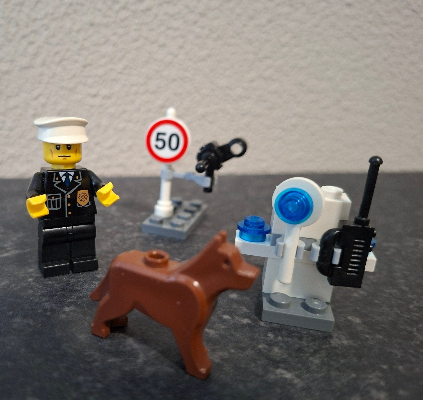 LEGO City 5612 Politieagent met hond en accessoires, Ophalen of Verzenden, Zo goed als nieuw, Overige merken