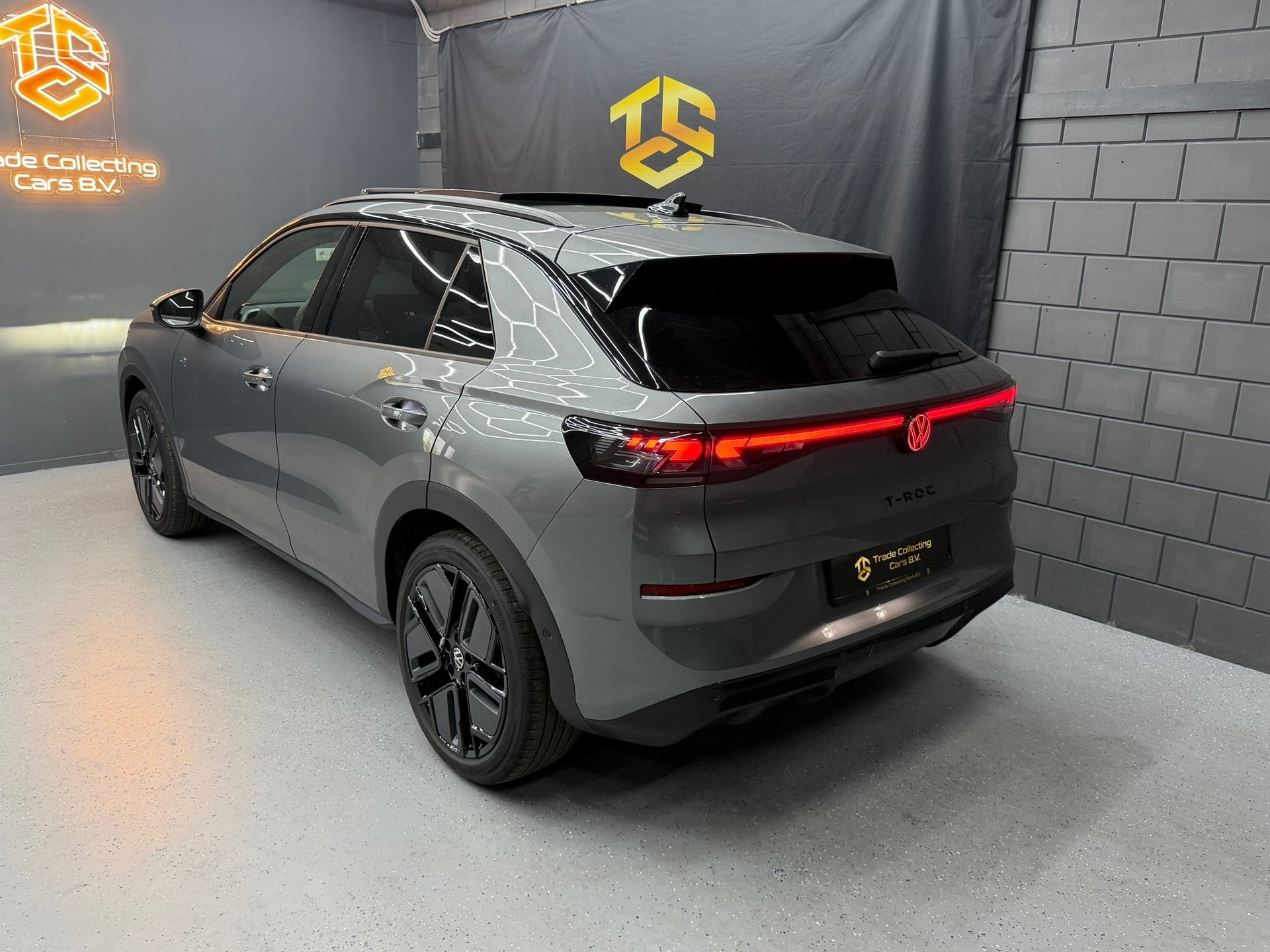 Volkswagen T-ROC 1.5 eTsi R-Line First Edition Pano-IQ-KEYLE, Auto's, Volkswagen, 1374 kg, 730 kg, 1498 cc, 4 cilinders