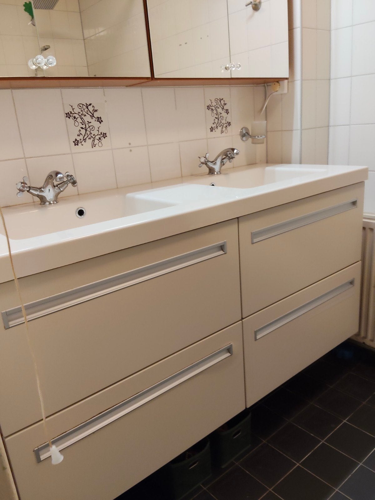 Badkamermeubel met dubbele wasbak en spiegelkast, Huis en Inrichting, Badkamer | Badkamermeubels, Ophalen of Verzenden, Zo goed als nieuw