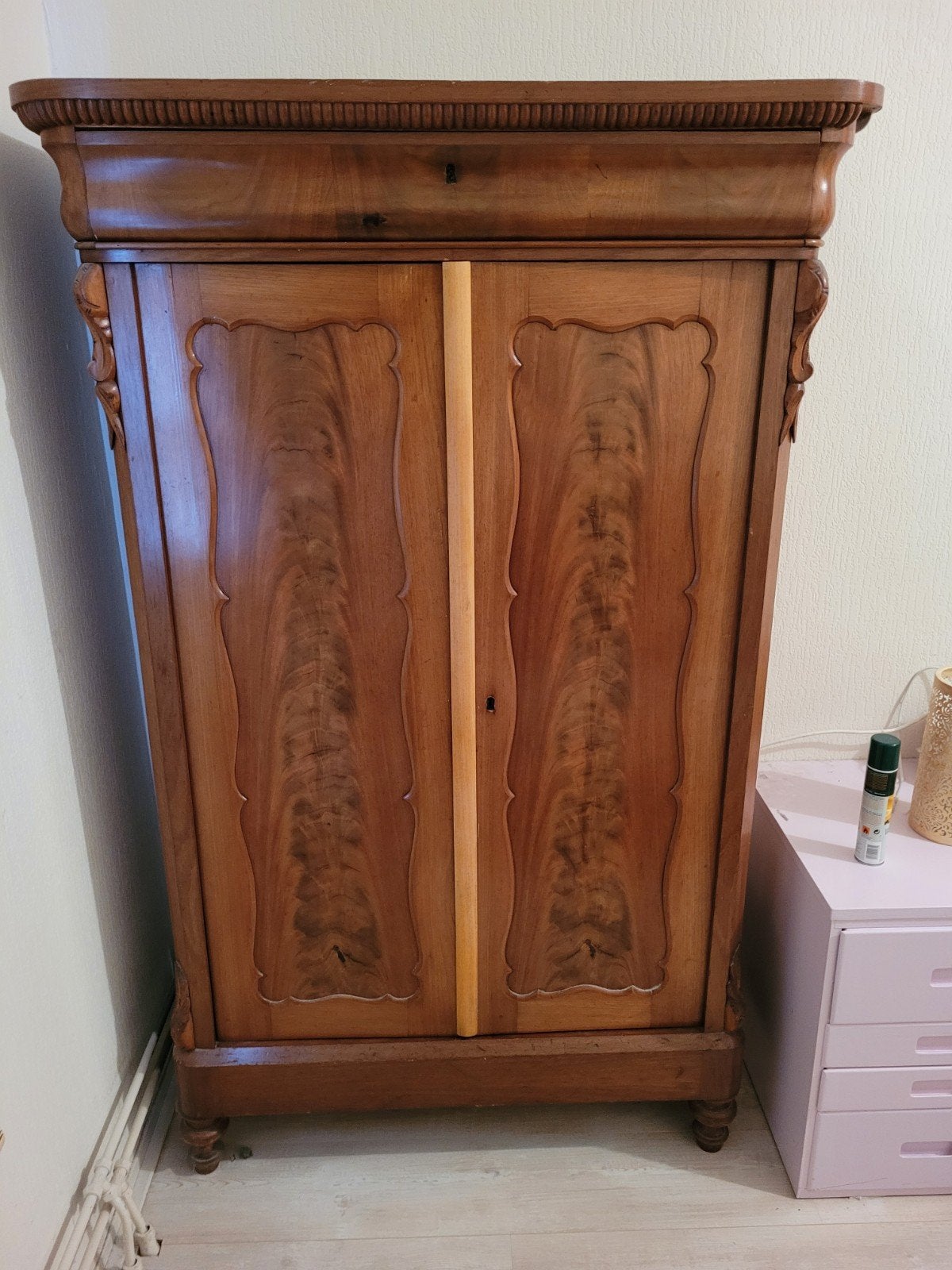 Mahonie Houten Meidenkast met Lade en Legplanken, Antiek en Kunst, Ophalen