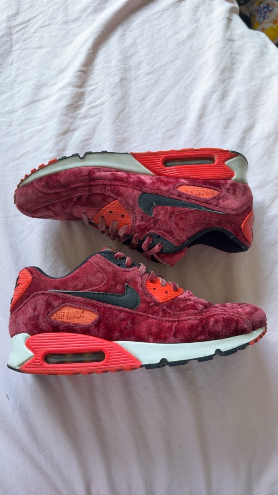 Nike Air Max 90 Velvet Rood - Maat 42,5, Ophalen of Verzenden, Zo goed als nieuw, Overige kleuren, Sneakers of Gympen