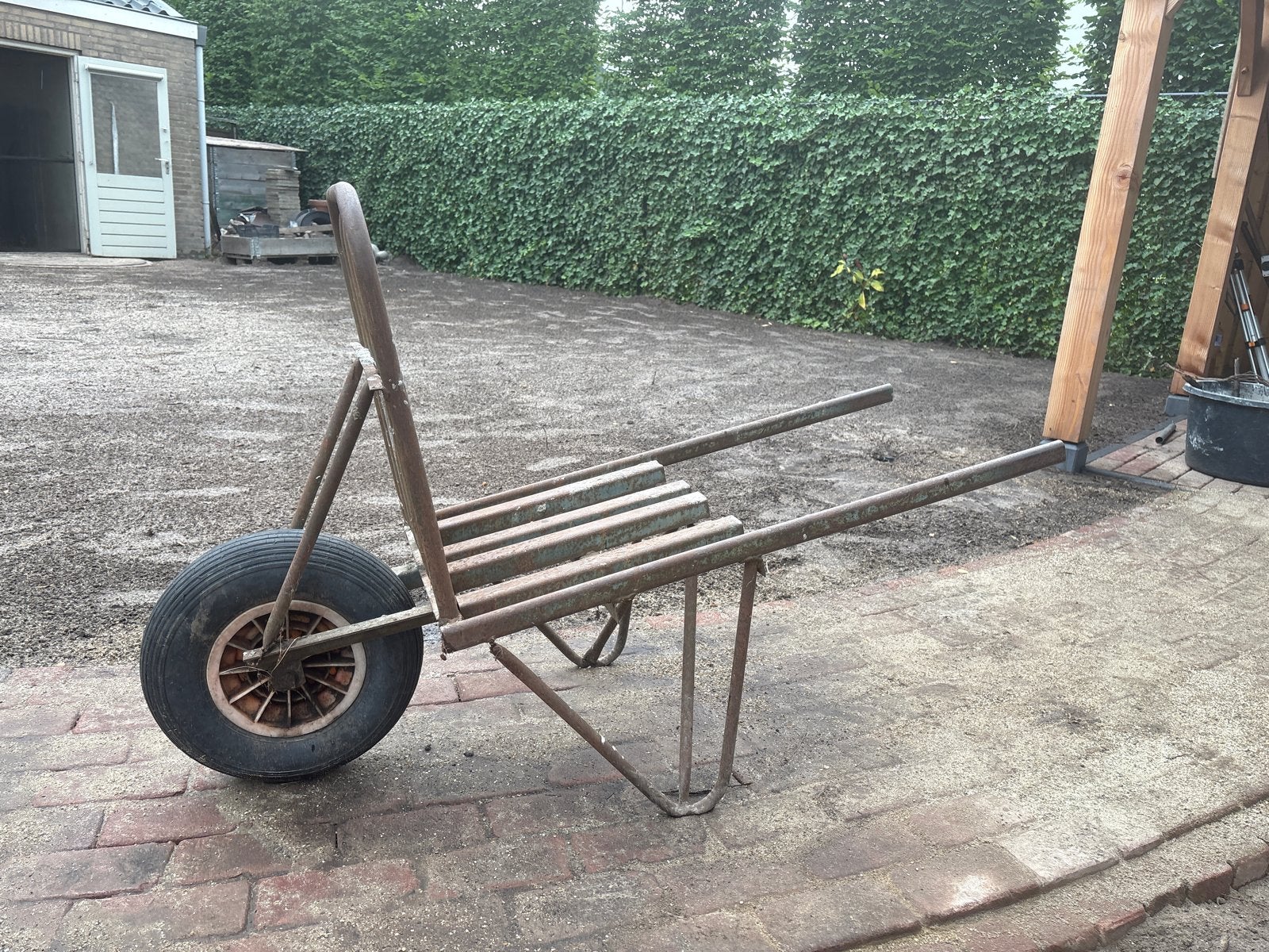Degelijke steenkruiwagen, Ophalen, Gebruikt, Handmatig, Tweewielig