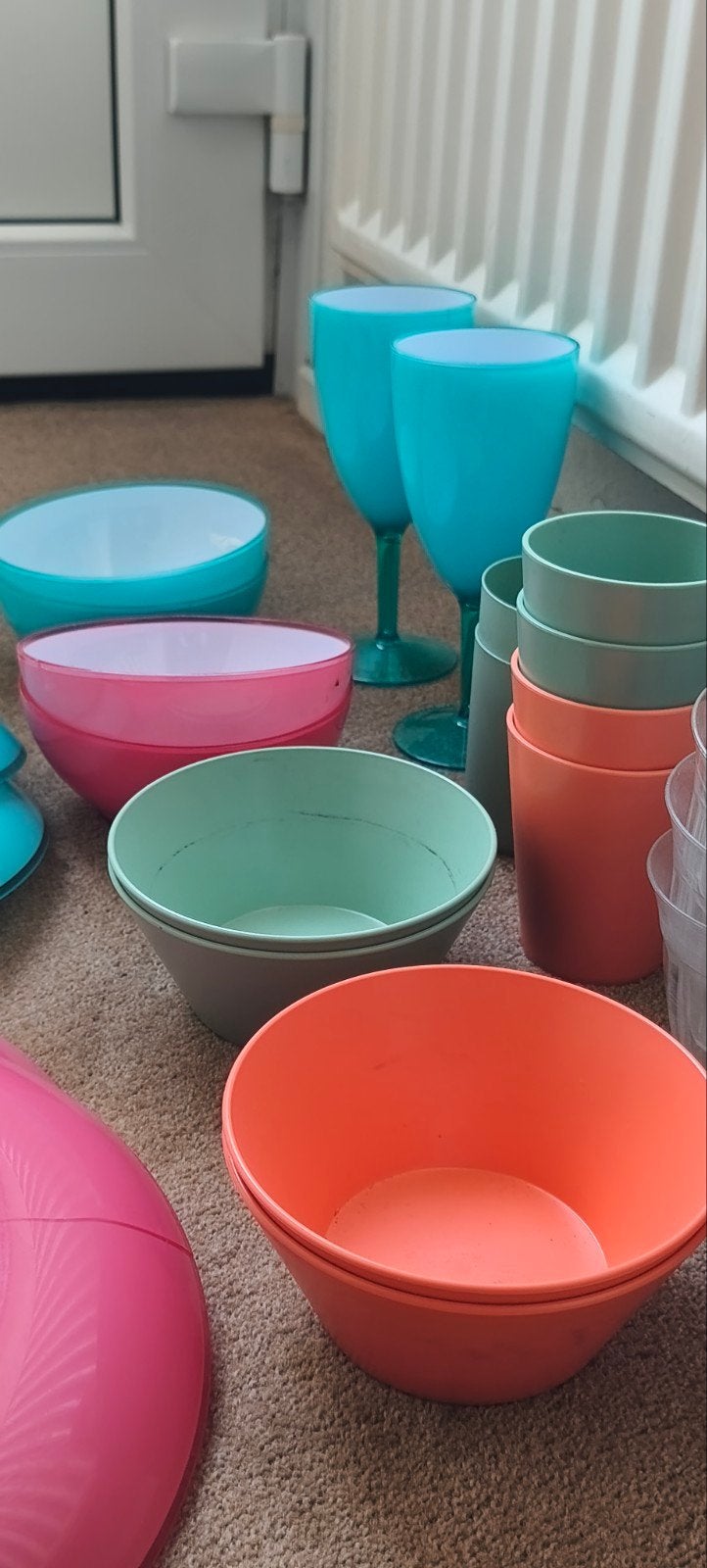 Grote set serviesgoed: bekers, glazen, kommen, borden, Kunststof, Gebruikt, Overige merken, Ophalen of Verzenden