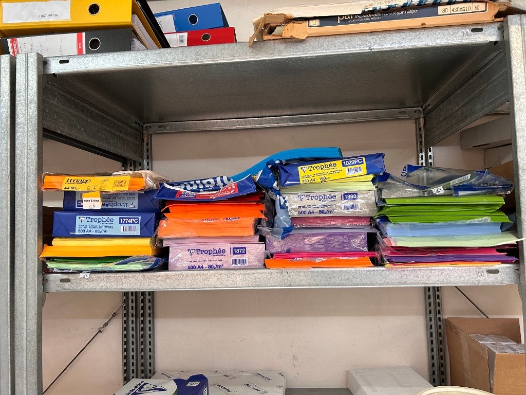 pakken A4 papier, Ophalen, Zo goed als nieuw