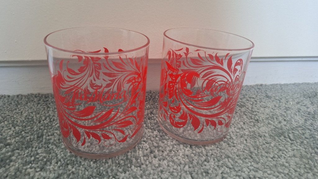 Verzamelen: Tia Maria glazen met rood decor (set van 2), Verzamelen, Ophalen of Verzenden, Zo goed als nieuw, Overige typen