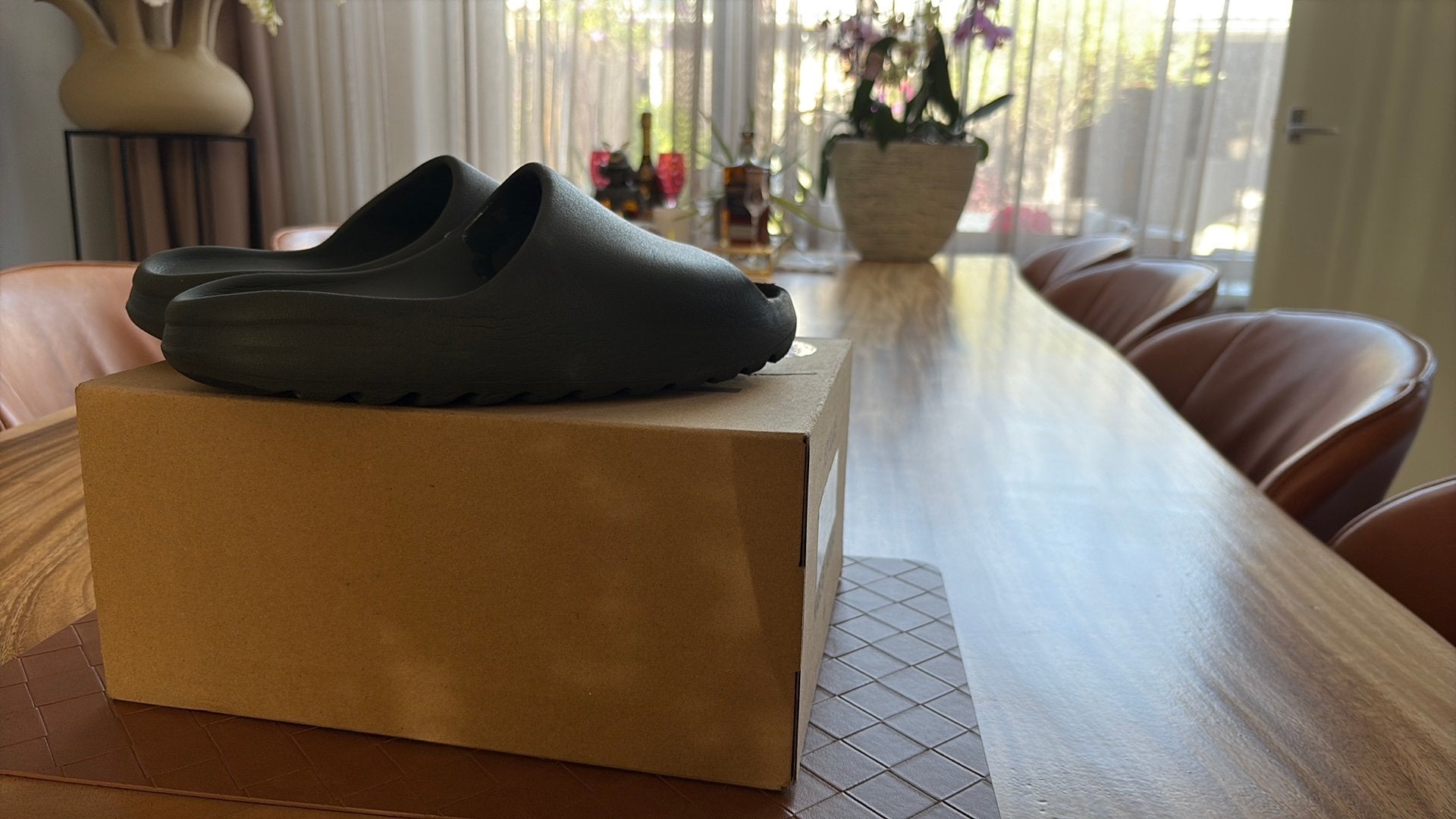 Yeezy slide, Kleding | Heren, Schoenen, Slippers, Zwart, Ophalen of Verzenden, Gedragen