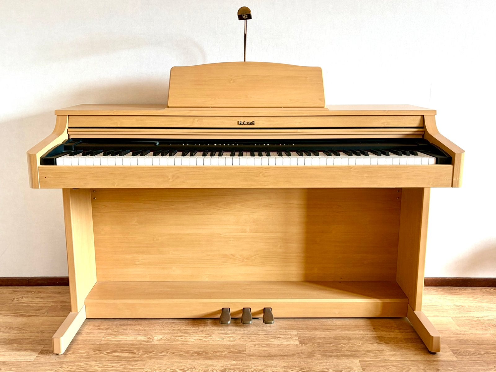 Roland HP103e Digitale Piano - kleur: licht eiken., Ophalen, Gebruikt, Overige kleuren, Digitaal