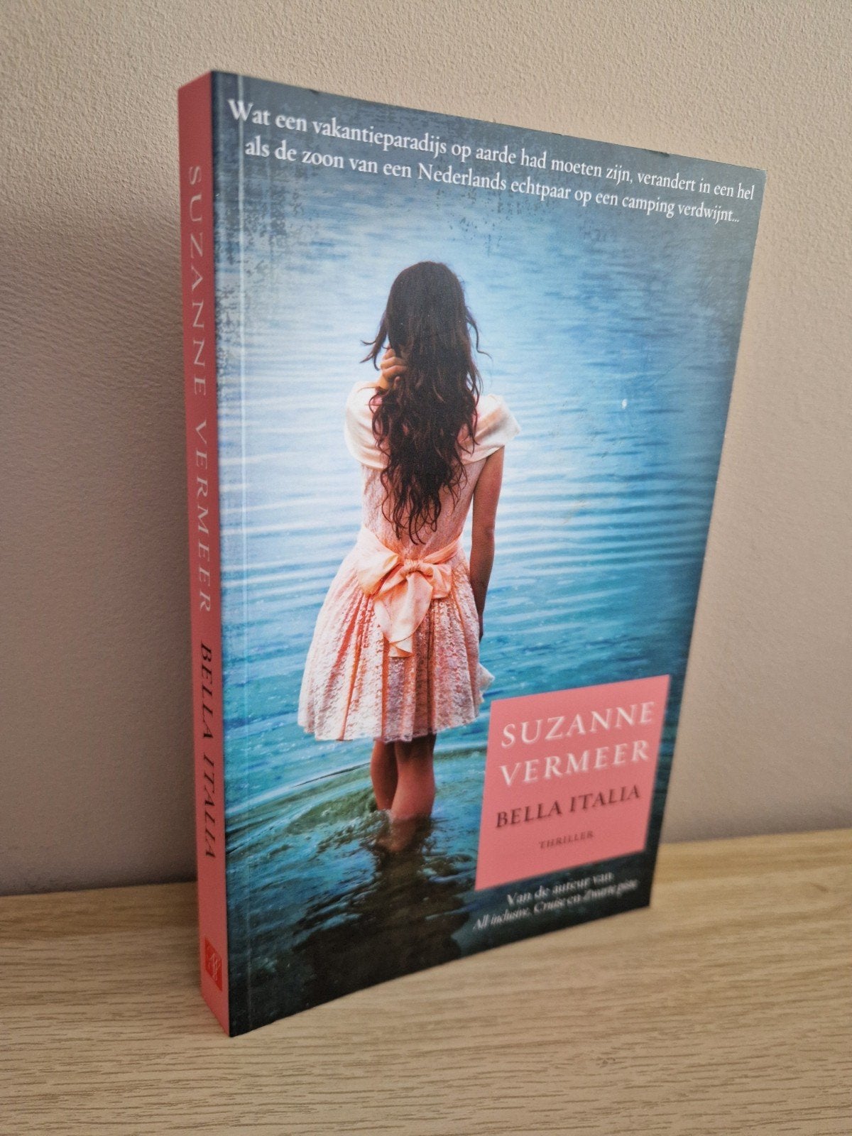 Bella Italia - Suzanne Vermeer (Thriller), Ophalen of Verzenden, Zo goed als nieuw, Suzanne Vermeer, Nederland