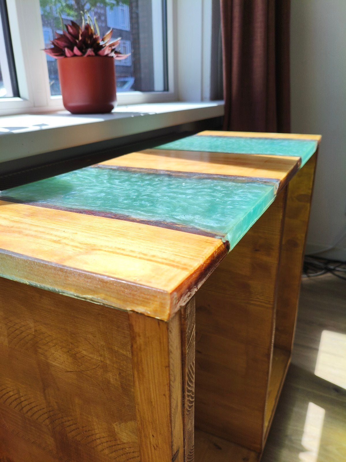 Unieke houten bijzettafel met epoxy rivier, 45 tot 60 cm, Nieuw, 75 cm of meer, Rechthoekig