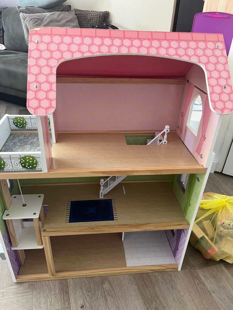 Houten poppenhuis te koop – compleet met meubels en acces., Kinderen en Baby's, Speelgoed | Poppenhuizen, Ophalen, Zo goed als nieuw