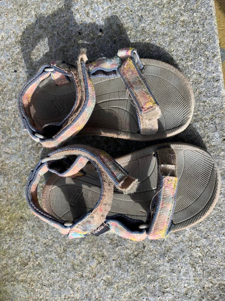 Sandalen Teva’s maat 25, Kinderen en Baby's, Kinderkleding | Schoenen en Sokken, Ophalen, Gebruikt, Meisje, Overige typen