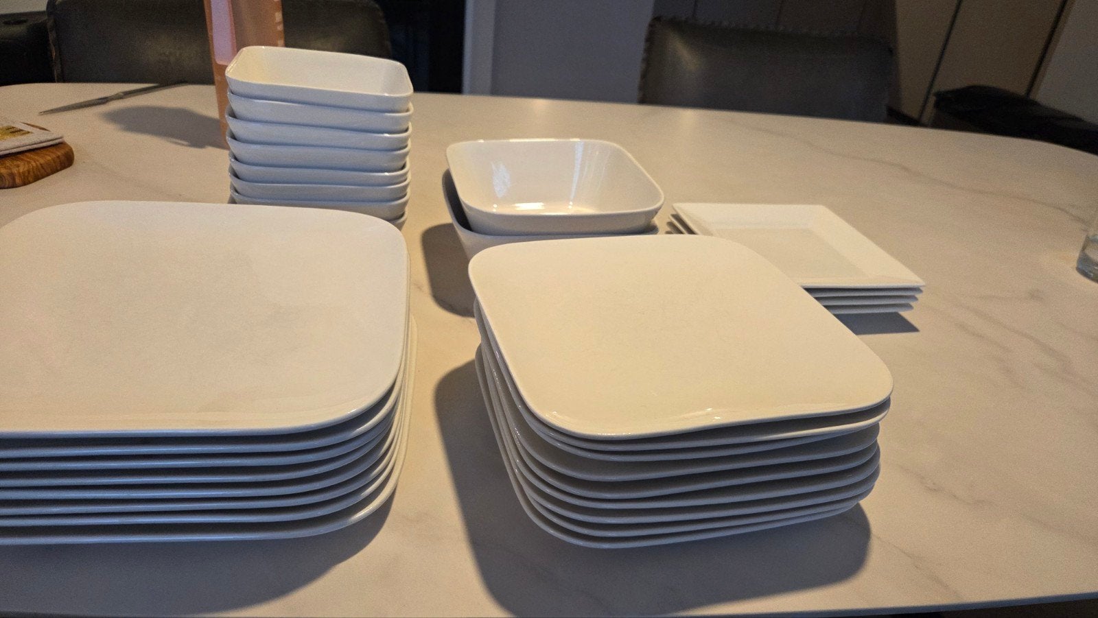 Wit vierkant servies: borden en schalen, Gebruikt, Ophalen of Verzenden, Bord(en), Overige stijlen