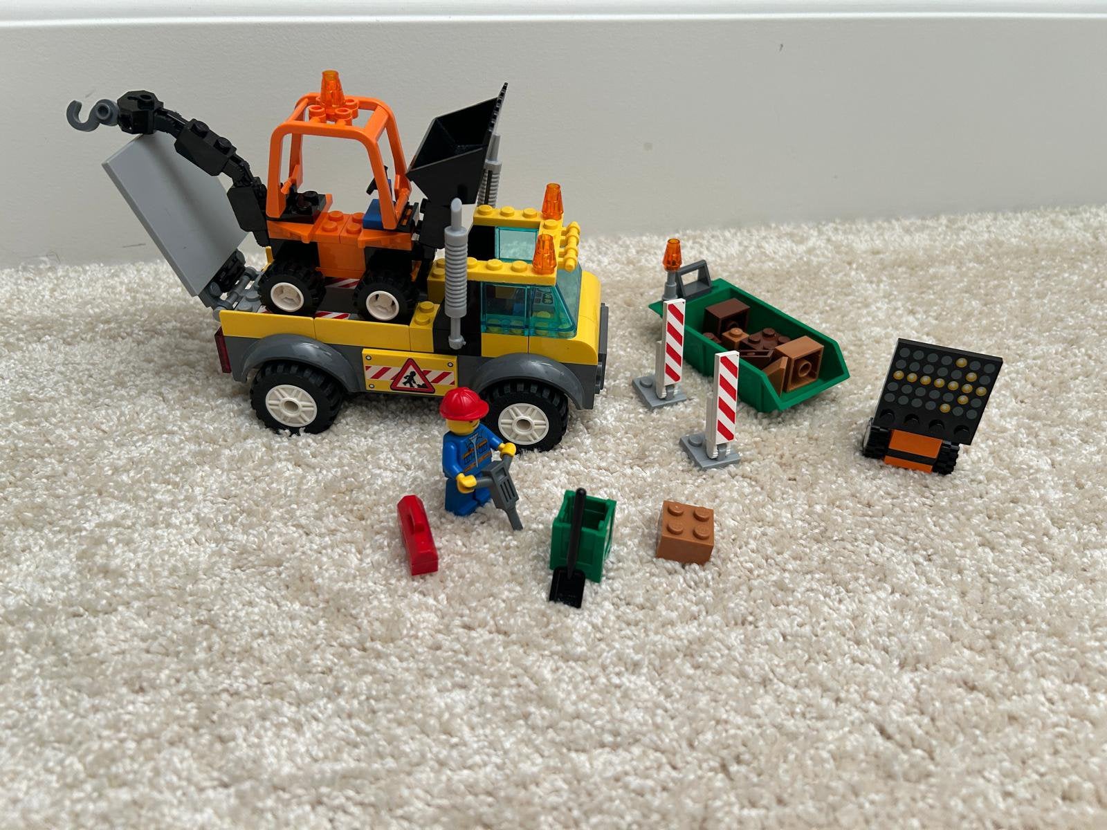 10683 lego weg werkzaamheden truck inclusief 1 minifigure, Ophalen of Verzenden, Zo goed als nieuw