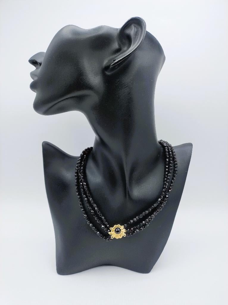 Granaten ketting met gouden slot, 39 cm