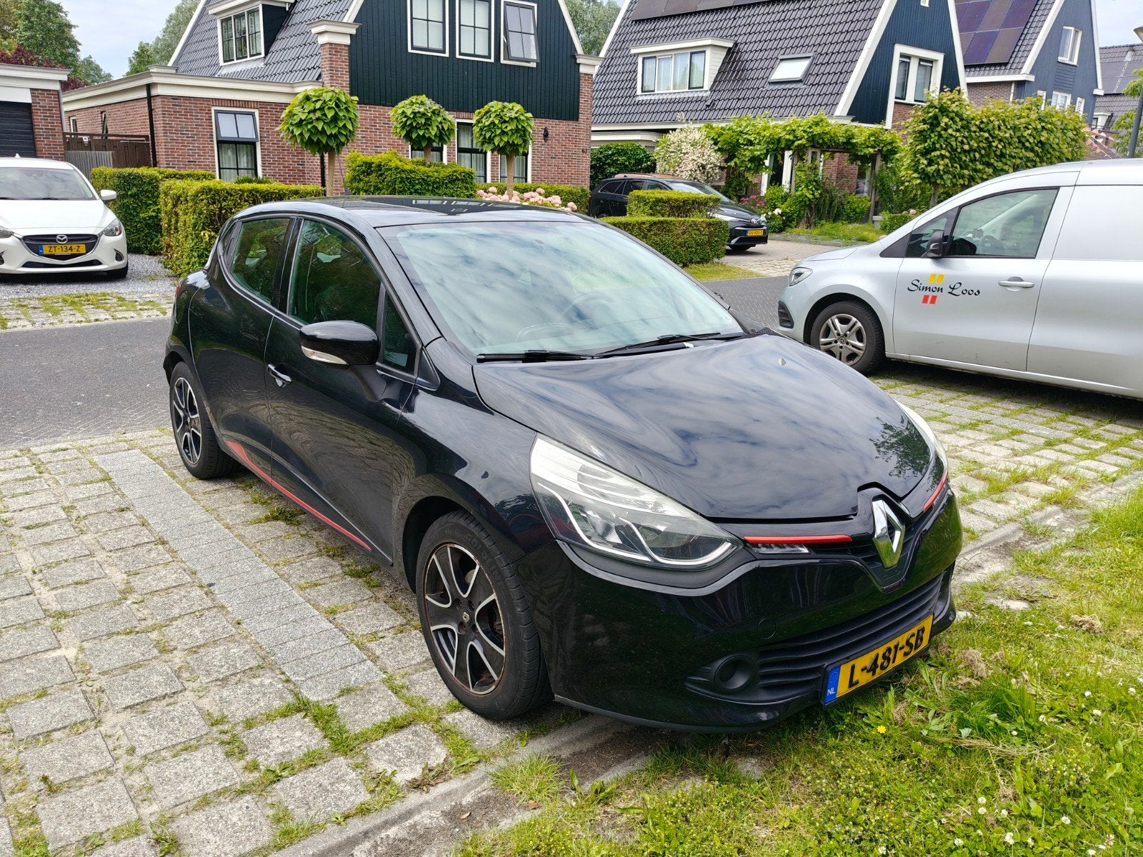 Renault Clio Energy TCe 90pk Eco2 S&S 2016 Zwart, Auto's, Renault, 898 cc, Stof, 40 €/maand, Zwart