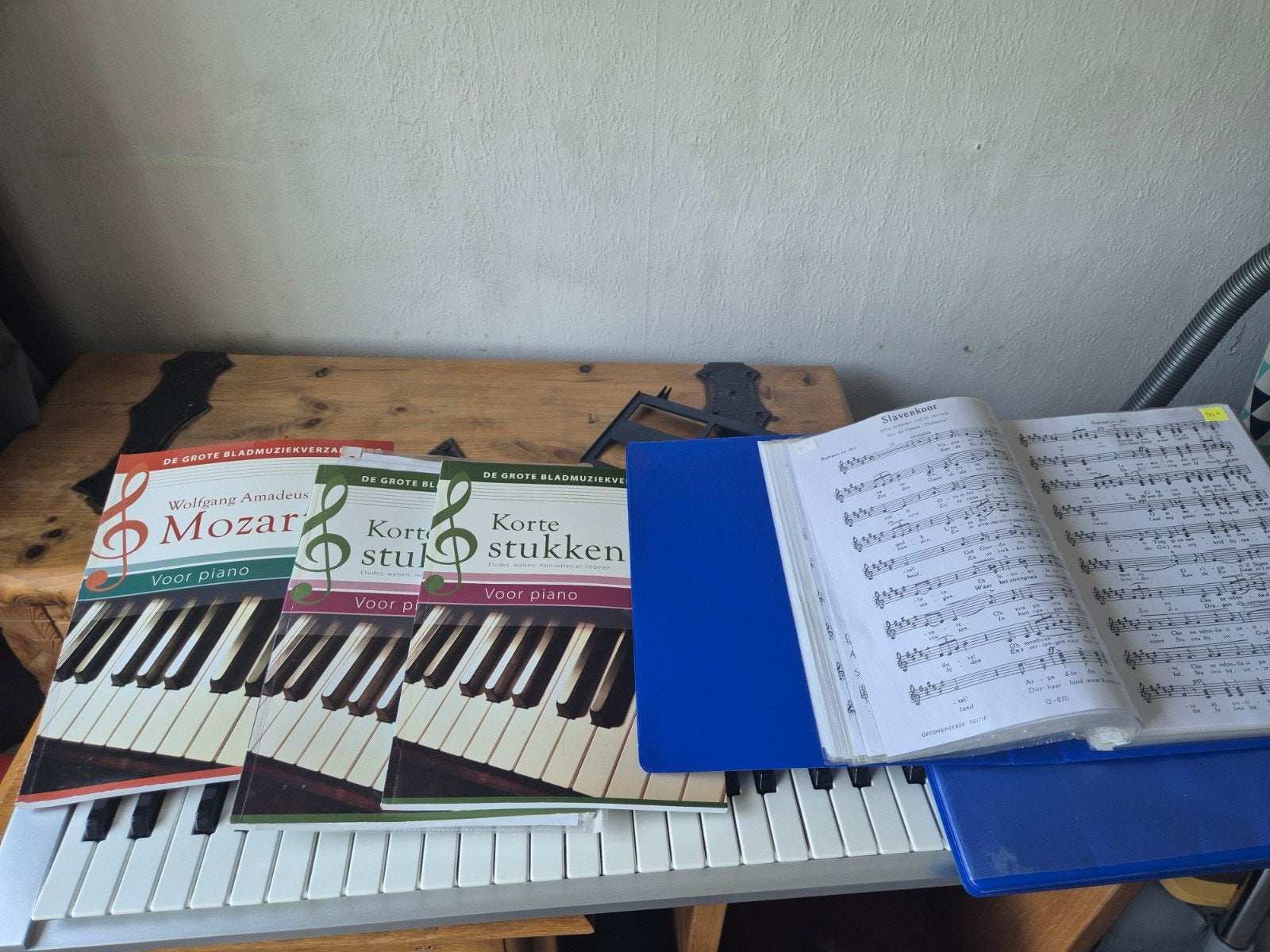 Bontempi keyboard met 61 toetsen en bladmuziek, Muziek en Instrumenten, Ophalen of Verzenden, Gebruikt, 61 toetsen, Overige merken