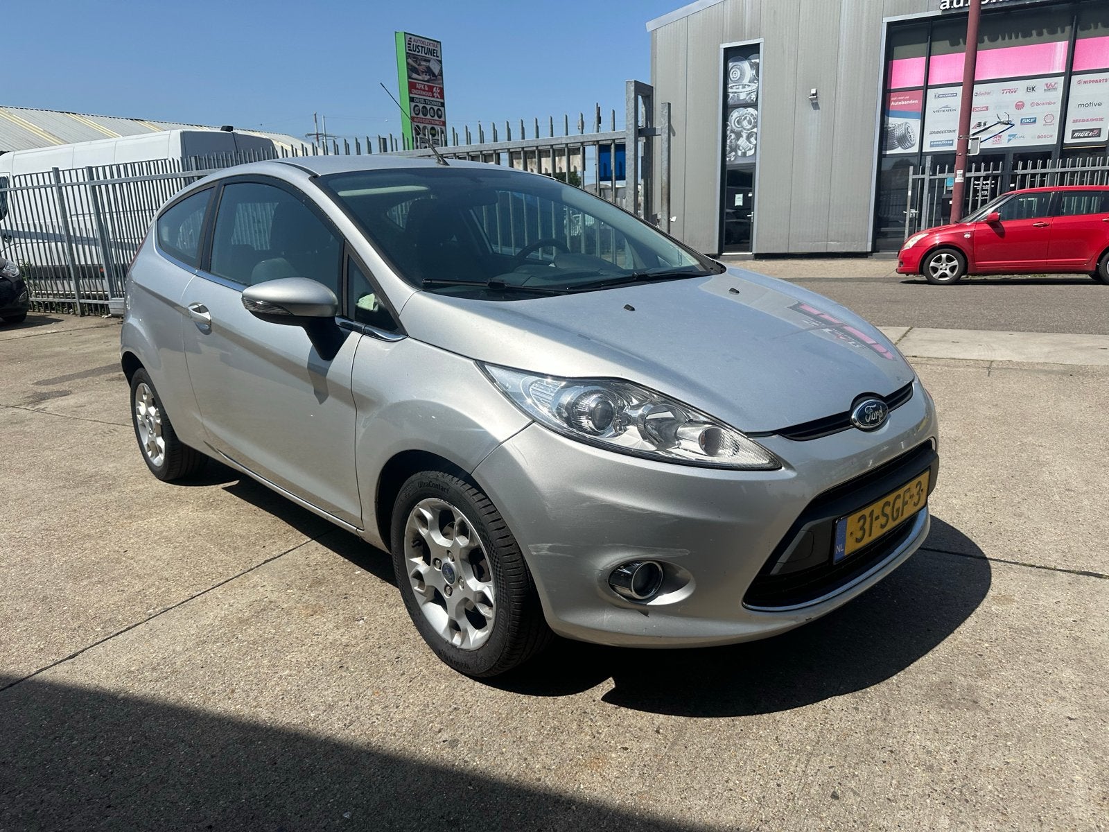 Ford Fiësta 1.4 71KW 3DR 2011 Grijs, Auto's, Voorwielaandrijving, 31 €/maand, 4 cilinders, Origineel Nederlands