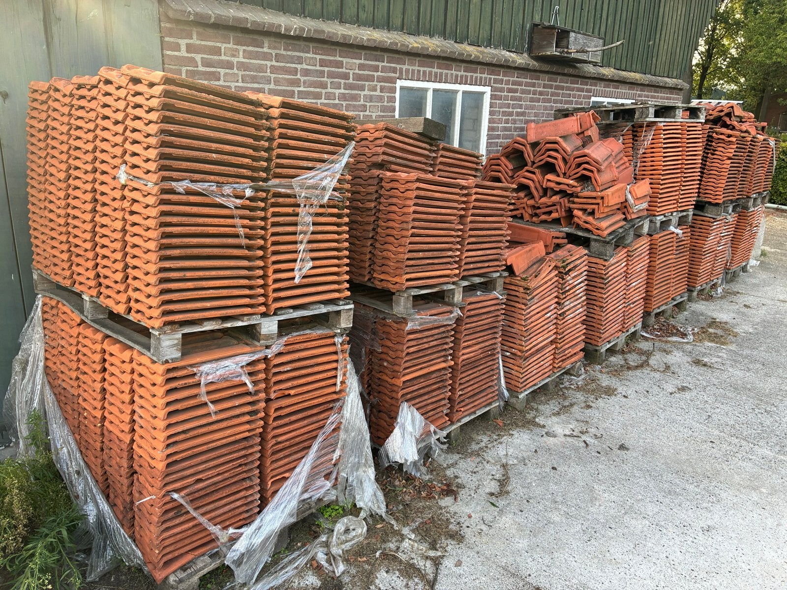 Dakpannen, gevelpannen en nokvorsten, Doe-het-zelf en Verbouw, Dakpannen en Dakbedekking, Ophalen, Gebruikt, Steen of Klei, 15 m² of meer
