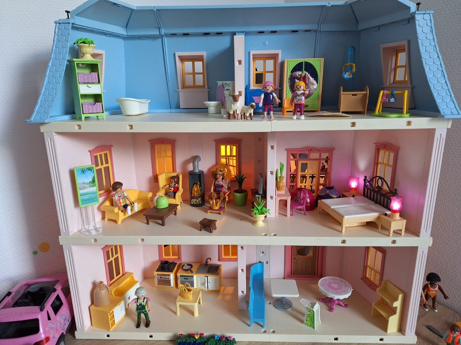 Groot Playmobil Poppenhuis met Meubels en Poppen, Ophalen, Zo goed als nieuw, Poppenhuis