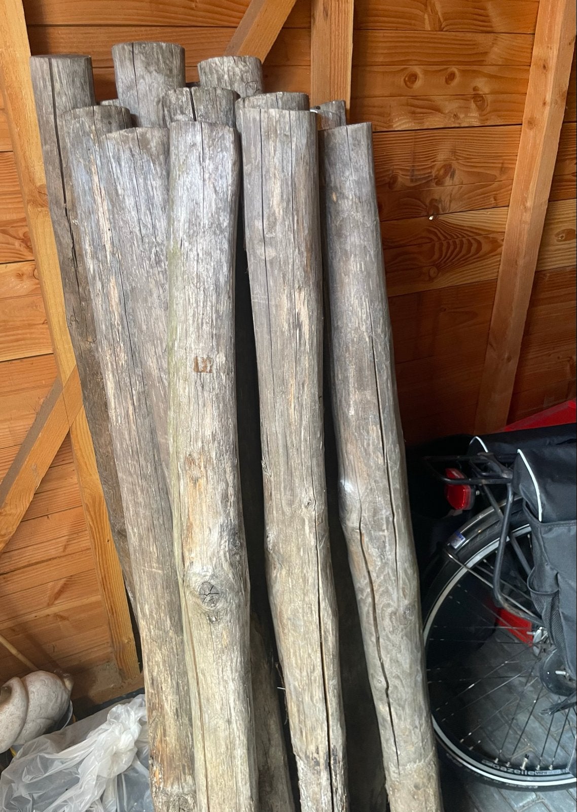 Robuuste houten palen voor diverse projecten, Doe-het-zelf en Verbouw, Hout en Planken, Ophalen, Gebruikt, 50 mm of meer, Balk